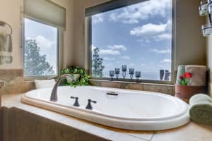 570-upper-vista-rd-manitou-large-025-88-master-bath-1499x1000-72dpi